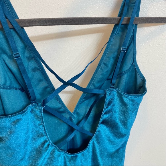 Teal velvet body suit medium - Picture 4 of 7